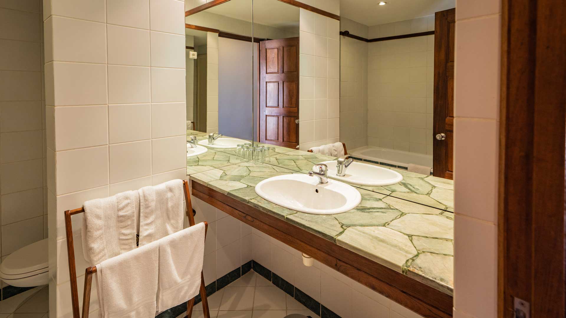 Salle de bain d'une chambre de l'hôtel Palissandre Antananarivo, Madagascar